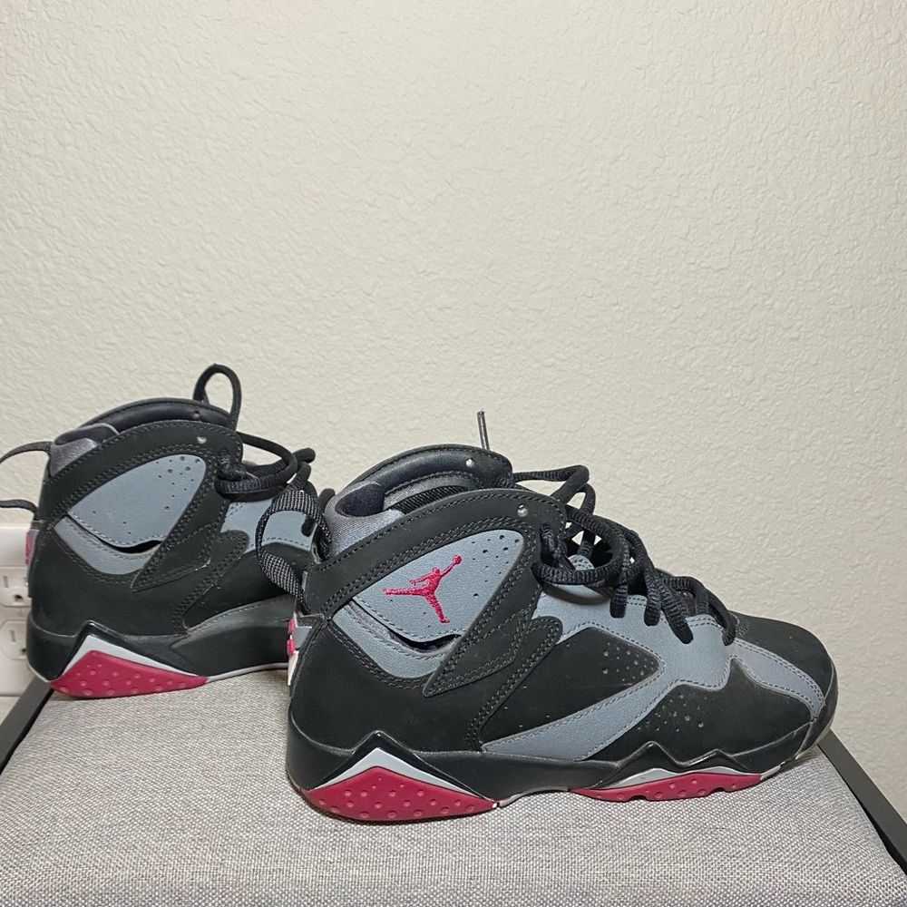 Size 4M Retro 7s